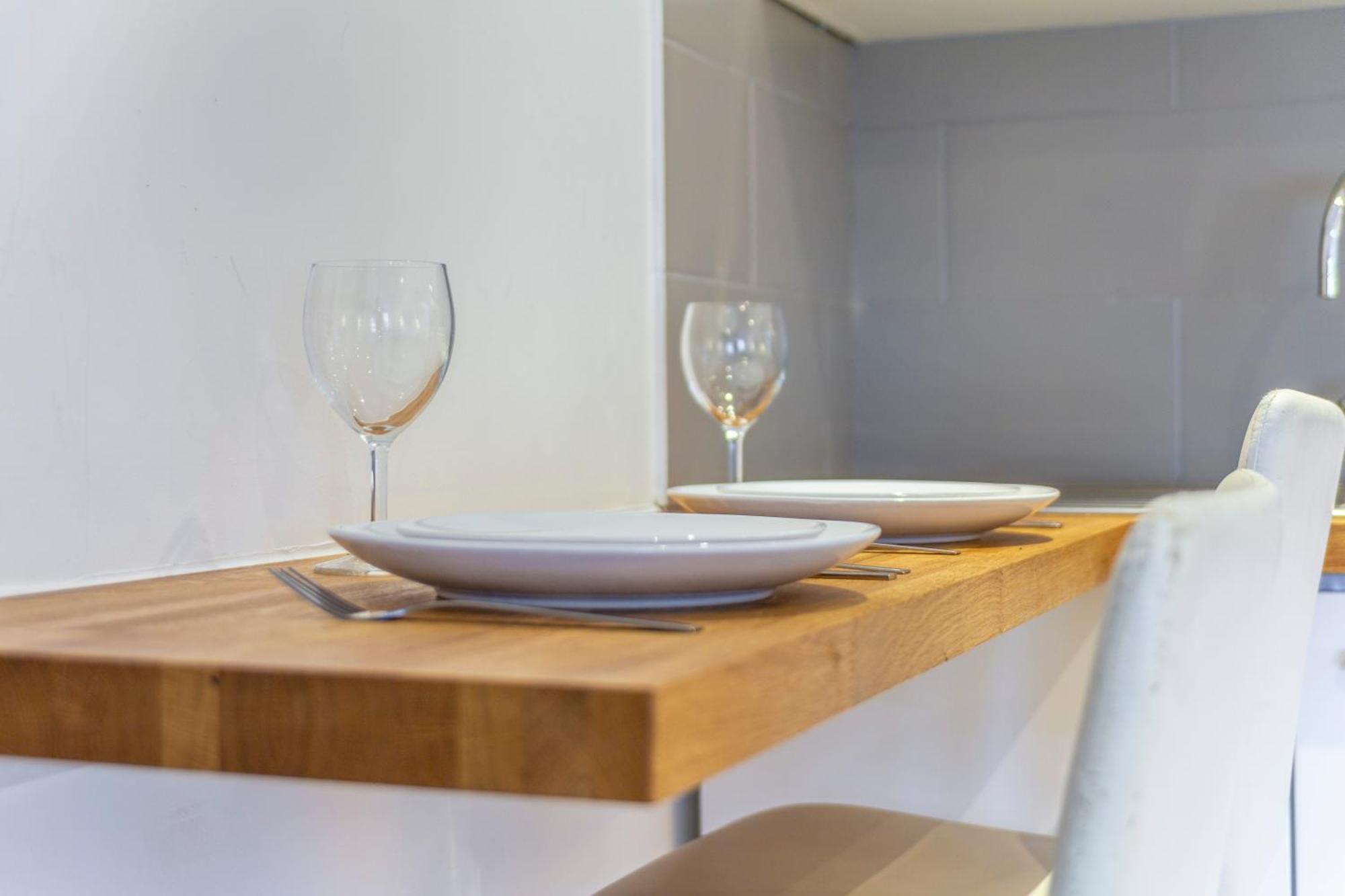Amazing Modern Studio, Prestigious Paddington Apartment London