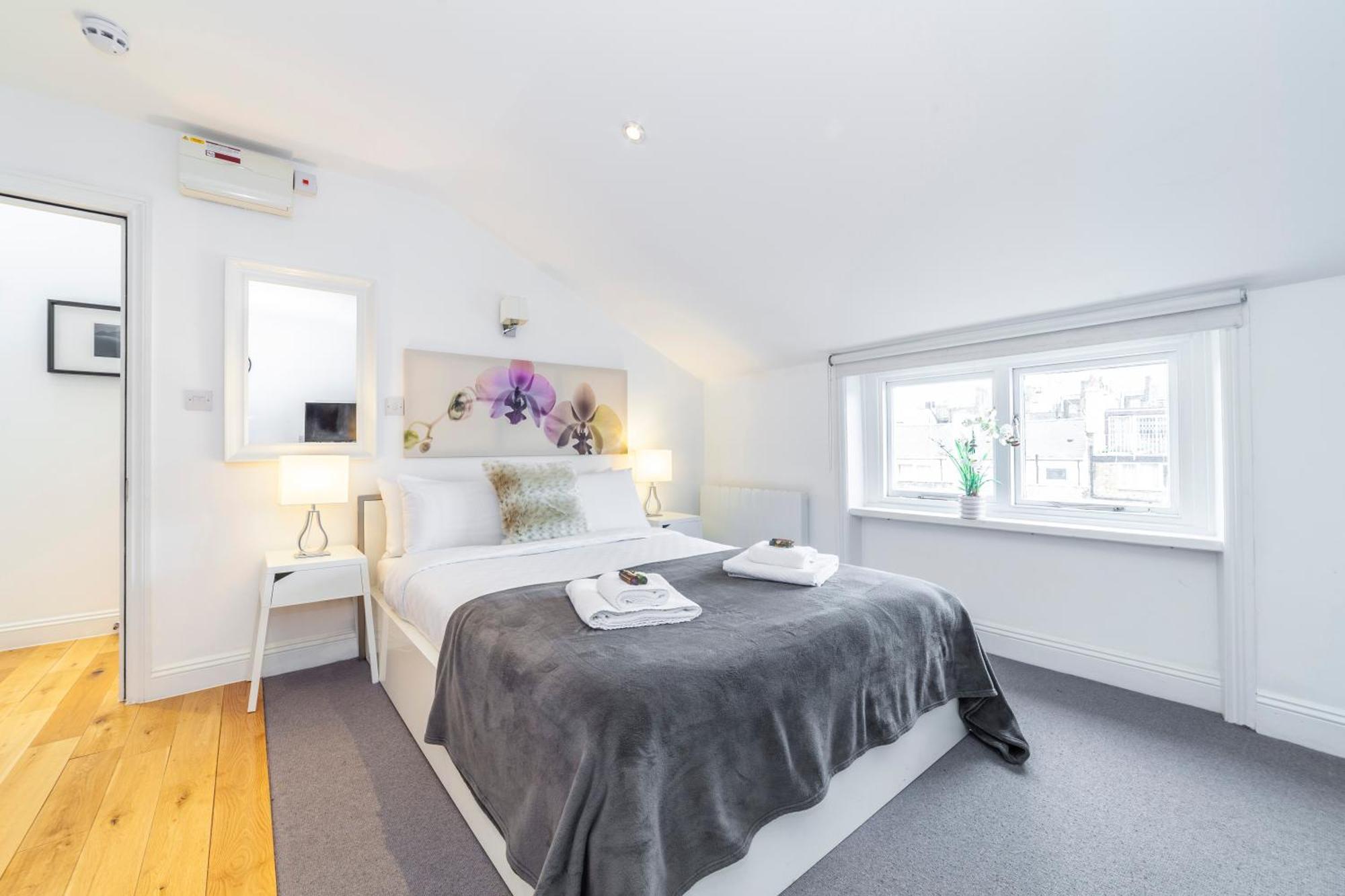 Amazing Modern Studio, Prestigious Paddington Apartment London
